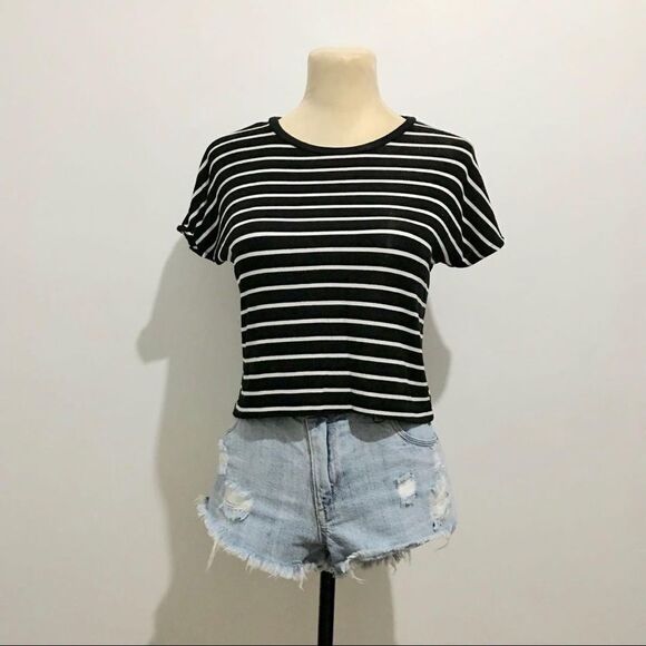 ✨Zara Striped B&W Crop Top✨ - Picture 3 of 7